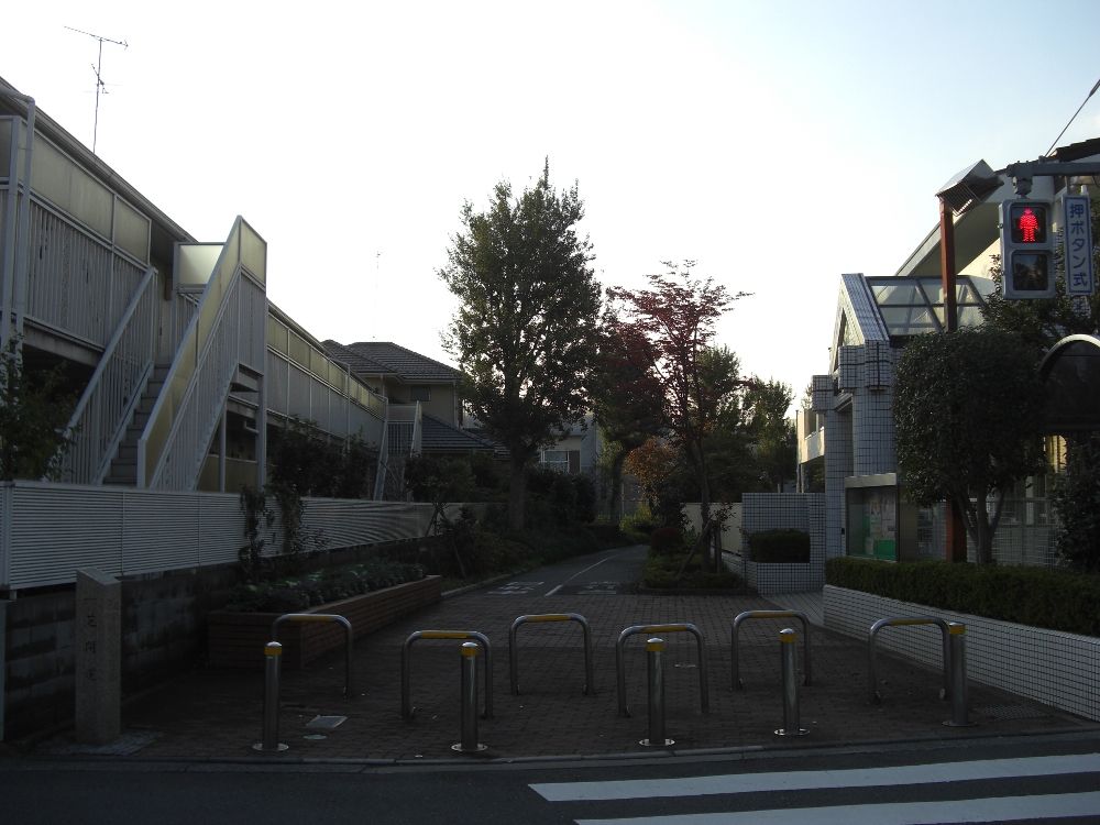 東京競馬場前駅