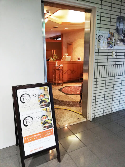 1 ロビー横入口