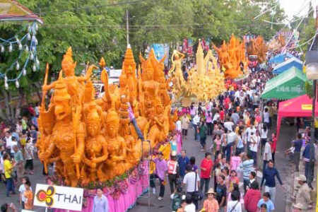 แห่เทียน