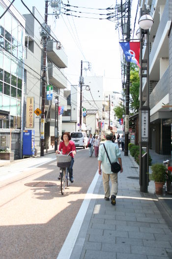 52 品川の旧東海道を歩く 青物横丁商店街 雲が行くまで待とう