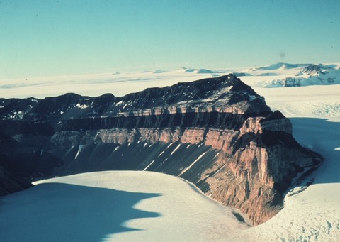 南極のFinger Mountainの岩床 : 旅予約