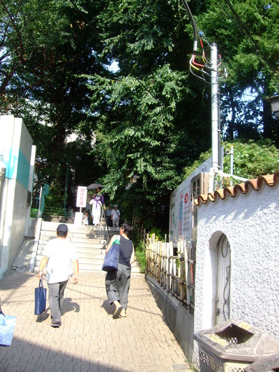東郷神社へ