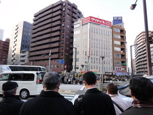地震のあった日　四谷四丁目の交差点