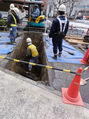 工事でむき出しになった関東ローム層