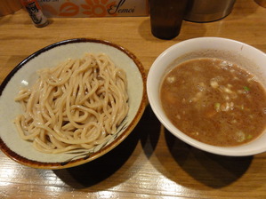 馳走麺狸穴　濃厚つけめん　麺少なめ