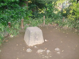 将軍の腰掛石@六義園