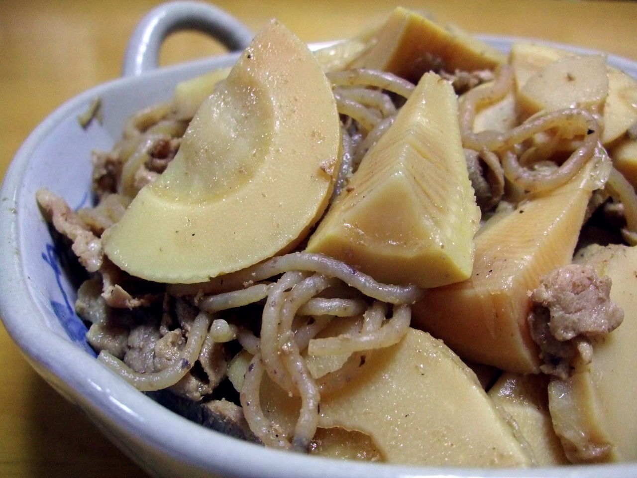 大好物 たけのこ料理と春菊の一品 ライオンは起きているか 大好物 たけのこ料理と春菊の一品 ライオンは起きているか