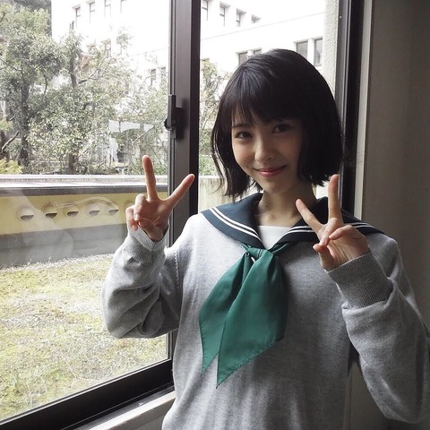 【女優】浜辺美波、制服姿が可愛すぎ！『思い、思われ、ふり、ふられ』オフショットに反響 	
