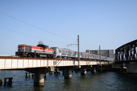 神 1.  9894  DE1743+東武70090神崎川200321