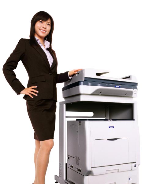 黒スーツ姿の釈由美子さんの新しいｃｍ 倉木麻衣嬢とショーパンスーツの白馬の騎士