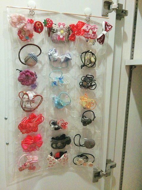 ヘアゴム ヘアピンの収納 100均クリアなウォールポケットで 子供が自分で選べるように掛けて見せる Platinum Influencers プラチナインフルエンサーズ Esse Online エッセ オンライン