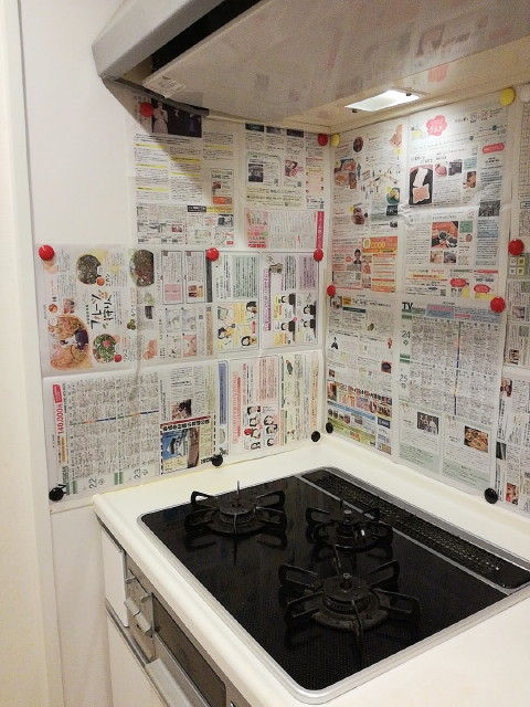キッチン掃除をラクに 油料理をする時は 新聞紙を貼りまくって事前に汚れ防止対策 Platinum Influencers プラチナインフルエンサーズ Esse Online エッセ オンライン キッチン掃除をラクに 油料理をする時は 新聞紙を貼りまくって事前に汚れ防止対策 Platinum Influencers プラチナインフルエンサーズ Esse Online エッセ オンライン