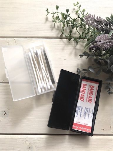 ダイソー　モノトーン　絆創膏ケース