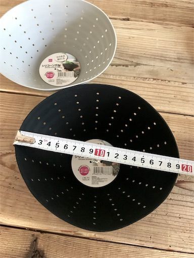 ダイソー モノトーンな見た目がオシャレなそのまま絞れるシリコーンザル Maikostyle Powered By ライブドアブログ ダイソー モノトーンな見た目がオシャレなそのまま絞れるシリコーンザル Maikostyle Powered By ライブドアブログ