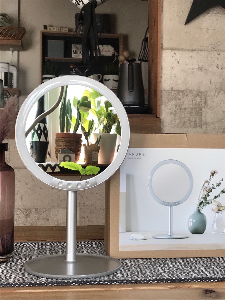 プロ御用達のLED女優ミラーで今まで見えなかったモノが全部見えた【PR