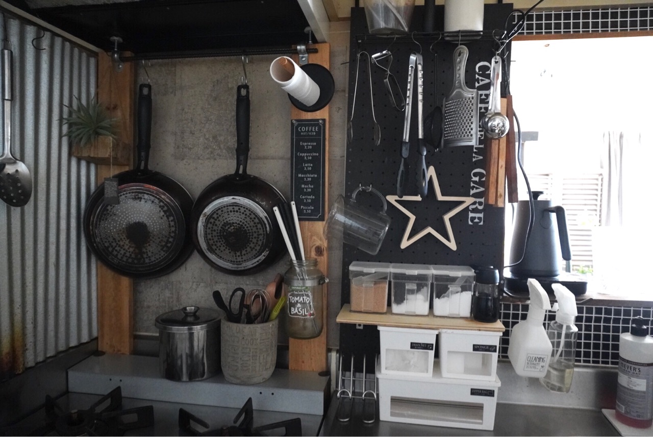賃貸diy つっぱり棒 有孔ボードで原状回復もokなキッチンツール収納 Maikostyle Powered By ライブドアブログ 賃貸diy つっぱり棒 有孔ボードで原状回復もokなキッチンツール収納 Maikostyle Powered By ライブドアブログ
