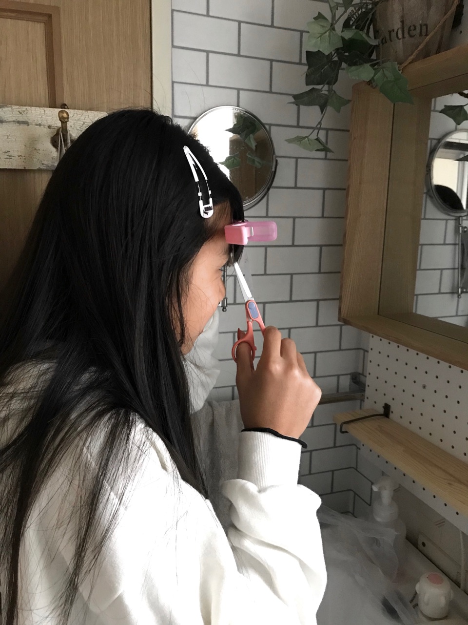 ダイソーで見つけた 子供のカットにもセルフカットにも便利な前髪カット用クリップ Maikostyle Powered By ライブドアブログ ダイソーで見つけた 子供のカットにもセルフカットにも便利な前髪カット用クリップ Maikostyle Powered By ライブドアブログ