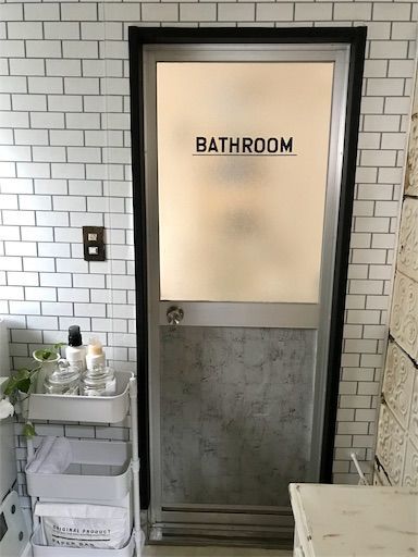 洗面所DIY　ドアリメイク　賃貸DIY　モノトーンインテリア