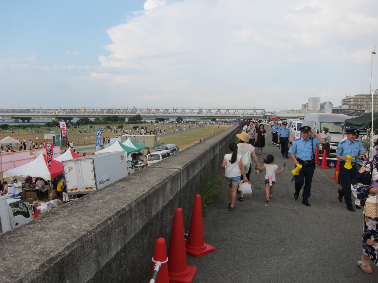 仮設トイレ盗撮　花火大会 H29.8.5 淀川花火大会その１ : maimoな生活
