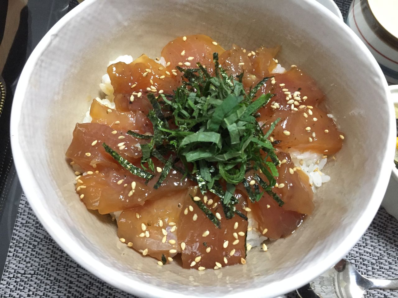 晩御飯 びんちょうまぐろの漬け丼 節約おうちごはん 晩御飯 びんちょうまぐろの漬け丼 節約おうちごはん