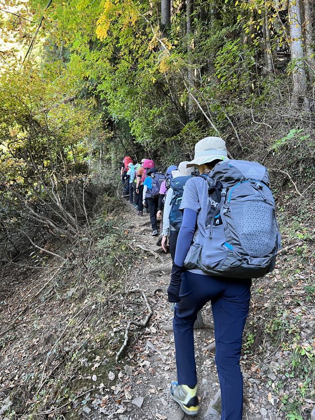 ④登る列