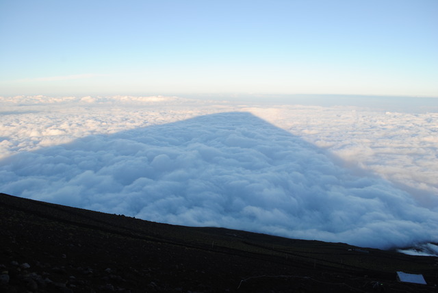 DSC_0286影富士　雲海の上に姿を見せた巨大な影富士
