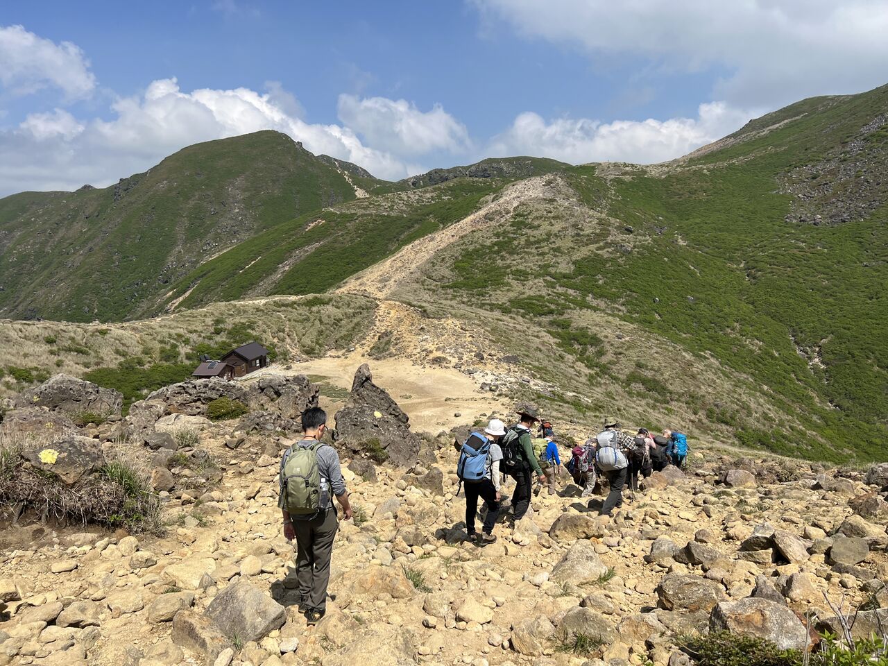 久住山縦走と大船・由布・鶴見 法華院温泉泊、ミヤマキリシマの平治岳