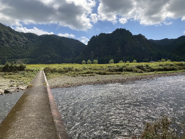 潜水橋と三山冠