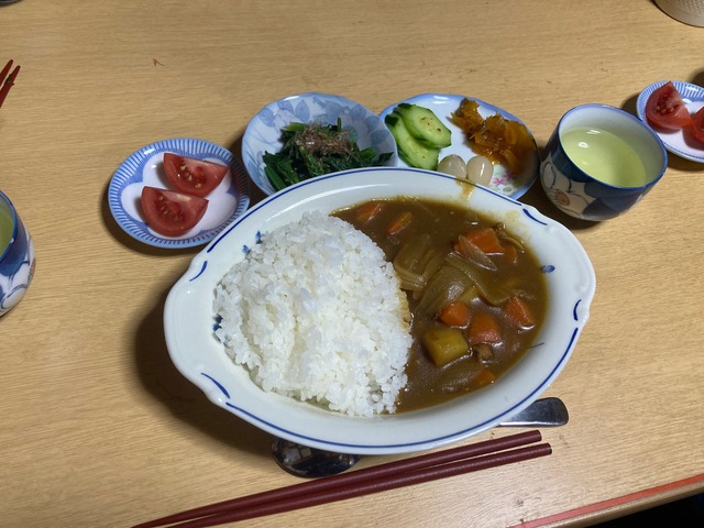 ⑥おいしいカレーの夕食