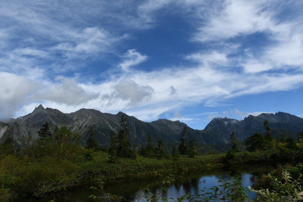 登山コラム 山記者小野博宣の目 青空と鷲羽岳 まいたび ツアーレポート By 毎日新聞旅行 Maitabi Jp