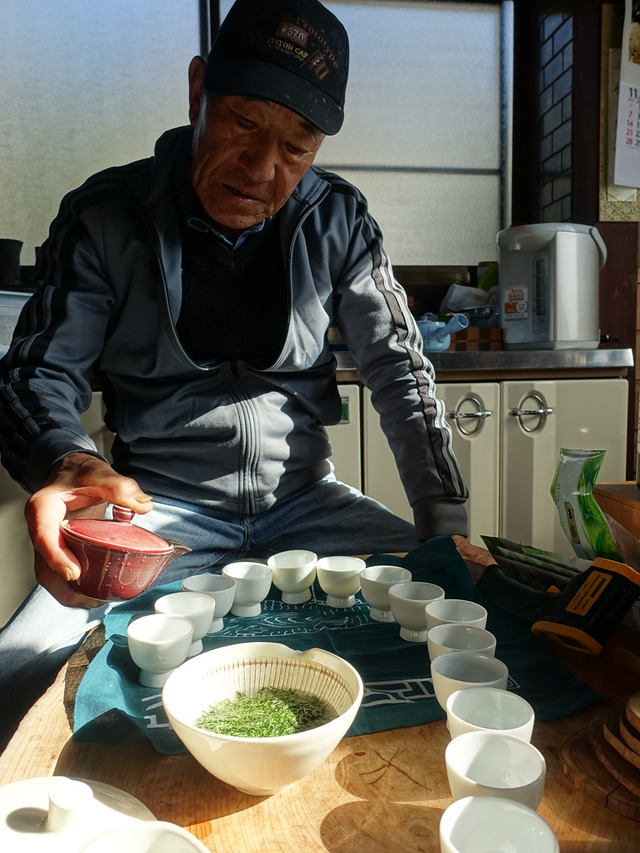 写真８玉露の茶葉の美しさにも驚きでした！