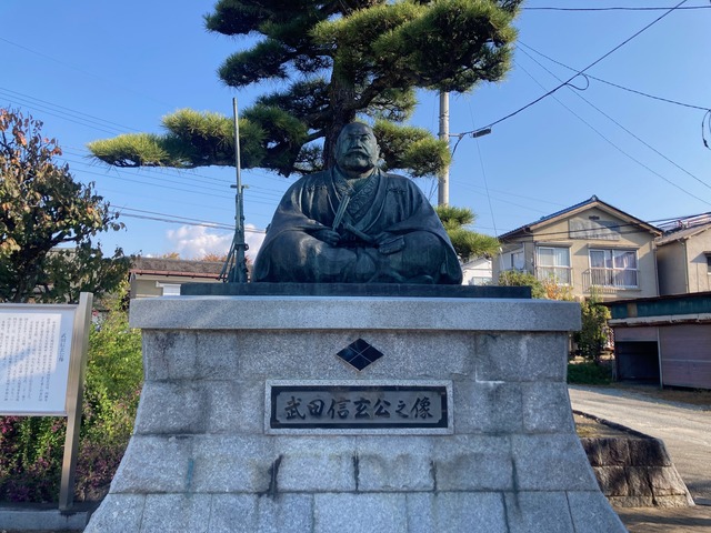 ②武田信玄公ノ像/塩山駅