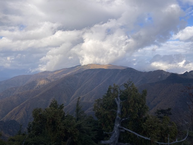 ➃西御殿岩から和名倉山