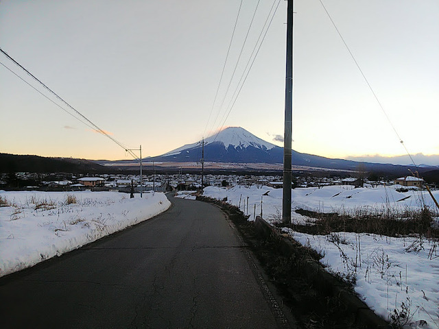 ⑥夕暮れ近い富士山