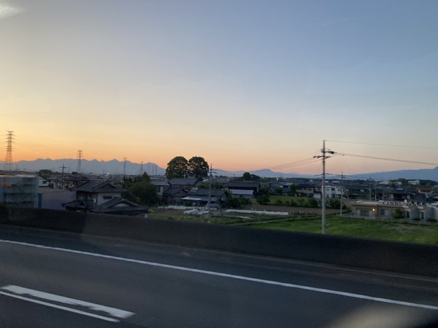 10夕焼けのやまなみを眺めながら