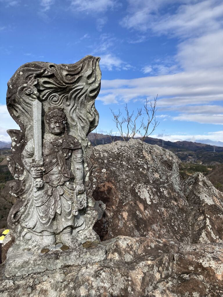 嵩山（たけやま）岩場歩きと鎖場、奇岩、怪石を楽しむ : まいたび