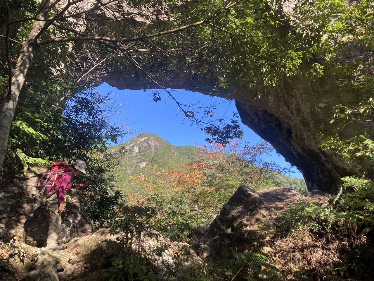鳳来寺山と乳岩峡 紅葉の奥三河へ まいたび ツアーレポート By 毎日新聞旅行 Maitabi Jp