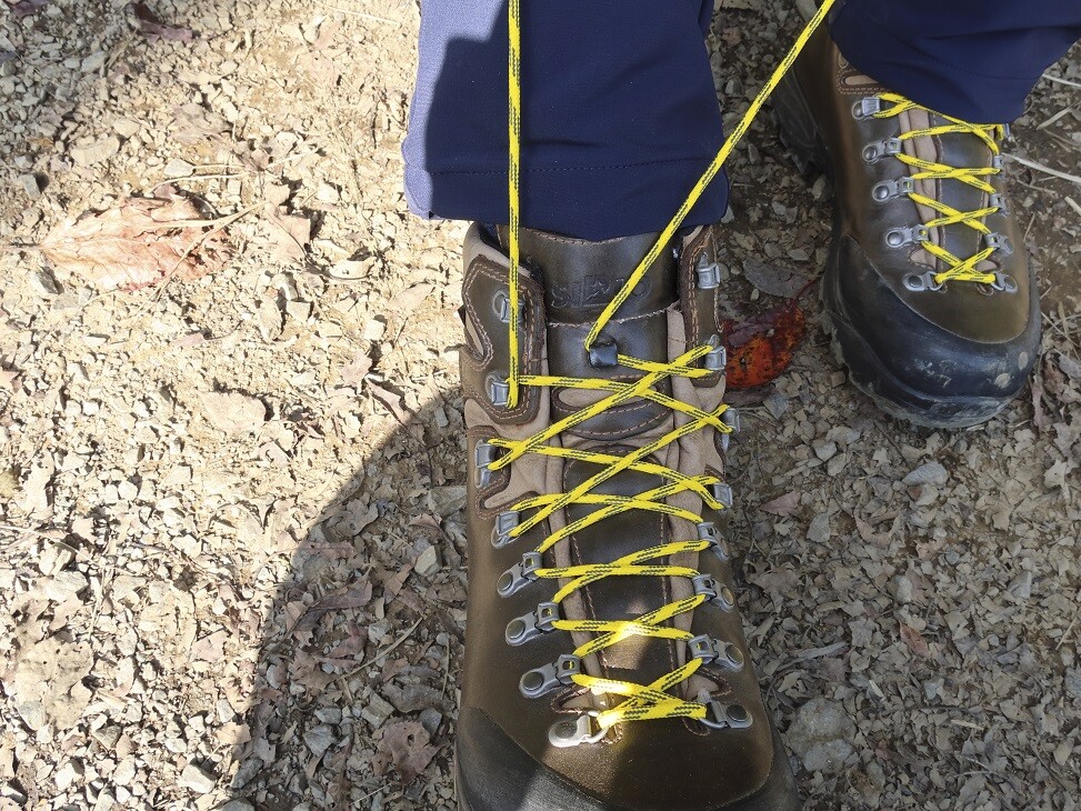 登山靴の靴紐が緩まない結び方を考える の巻 富 岳 放 浪 記 登山靴の靴紐が緩まない結び方を考える の巻 富 岳 放 浪 記