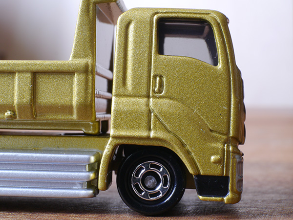 トミカ No.101 いすゞ ギガ ダンプカー : ミニカーのレビューブログ2