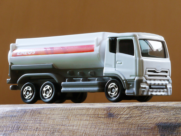 トミカ No.90 UDトラックス クオン エネオス タンクローリー