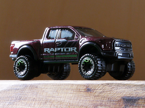 ホットウィール 17 フォード F-150 ラプター : ミニカーの