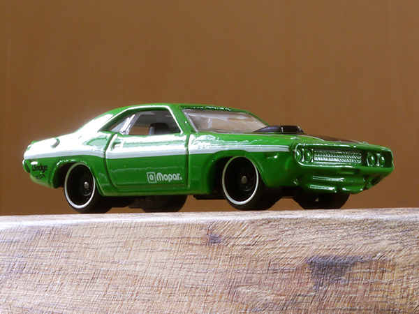 ホットウィール '70 ダッジ ヘミ チャレンジャー : ミニカーのレビュー