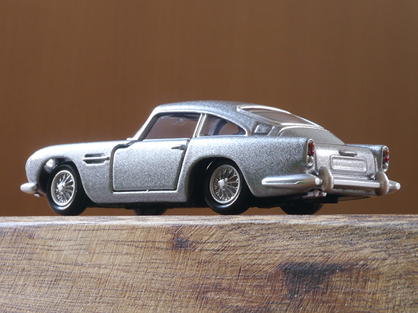 トミカプレミアム アストンマーティン Db5 ミニカーのレビューブログ2 トミカプレミアム アストンマーティン Db5 ミニカーのレビューブログ2