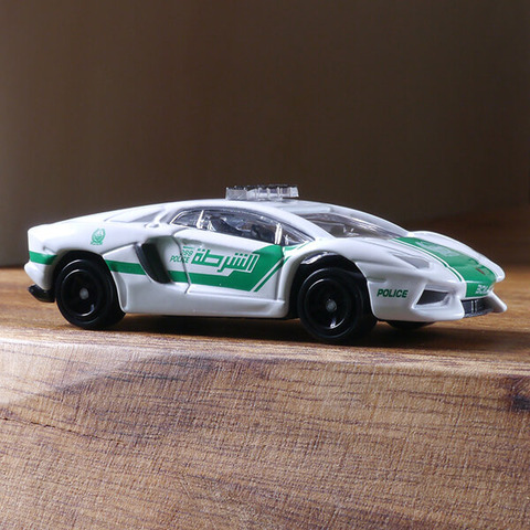 トミカ No.87 ランボルギーニ アヴェンタドール LP700-4ドバイ警察仕様