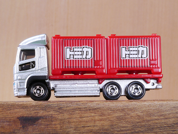 トミカ No.85 三菱ふそう スーパーグレート : ミニカーの