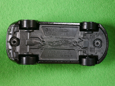 hot-wheels-Aston-Martin-DBS (14)