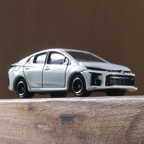 トミカ No.76 トヨタ プリウス PHV GR SPORT : ミニカーの