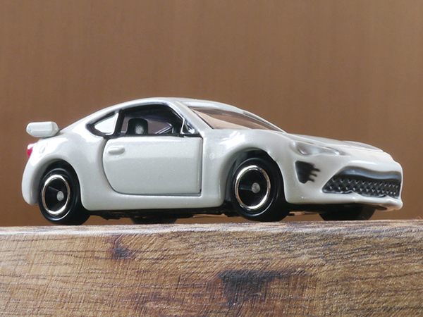 カートイズミーティング浜松2012 トヨタ86 レッド トミカベース | 特注トミカ トヨタ 86 ボンネット黒⁄ボディ赤 カートイズ