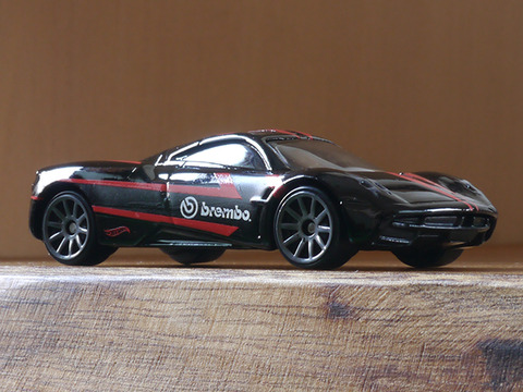 hot-wheels-Pagani-Huayra (2)