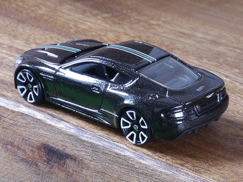hot-wheels-Aston-Martin-DBS (5)
